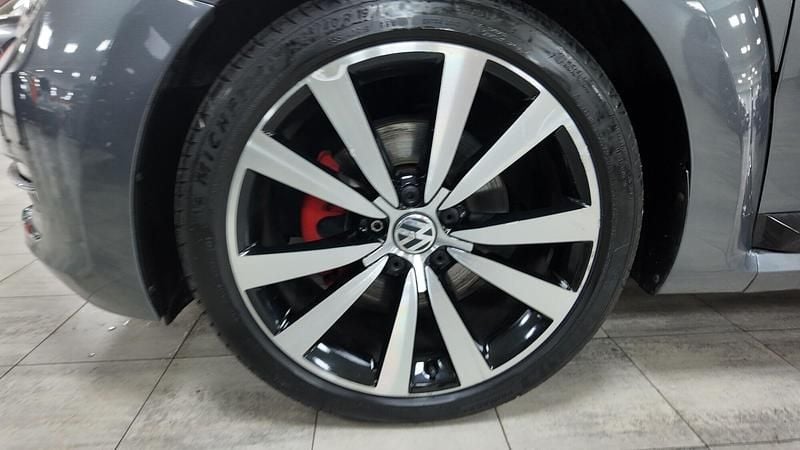 Usado VW Beetle Sport 211 CV (155 kW) 2014 Gris Utilitario