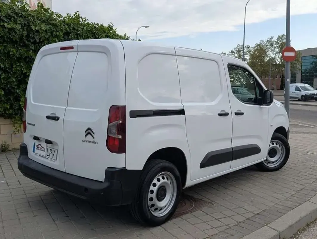 Usado Citroën Berlingo 102 CV (75 kW) 2021 Blanco Monovolumen