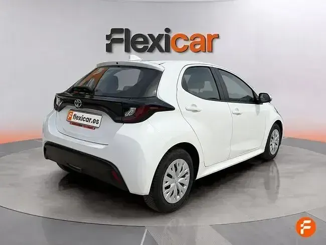 Usado Toyota Yaris Active 69 CV (50 kW) 2023 Blanco Utilitario