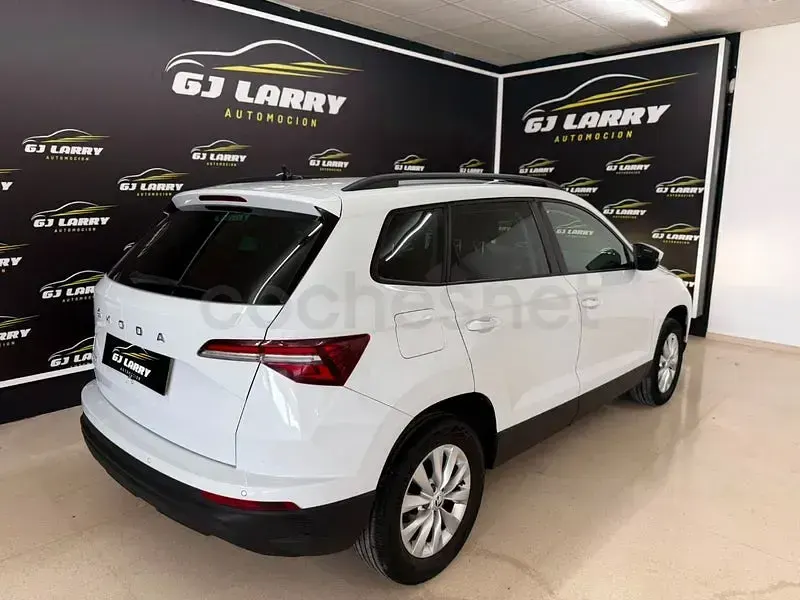 Usado Skoda Karoq Ambition 115 CV (84 kW) 2023 Blanco SUV