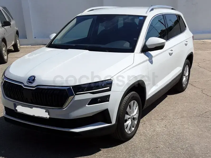Usado Skoda Karoq Ambition 150 CV (110 kW) 2022 Blanco SUV
