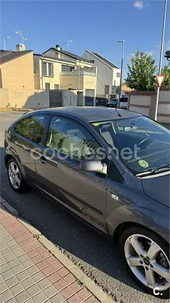 Usado Ford Focus Trend 115 CV (84 kW) 2006 Azul Berlina