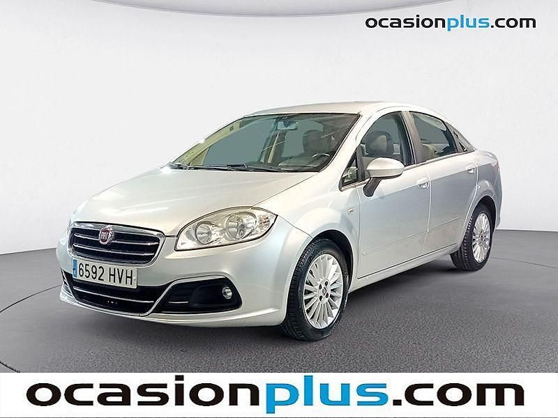 Gris Usado 2013 Fiat Linea Easy Berlina | 7200 € - Imagen 1/4