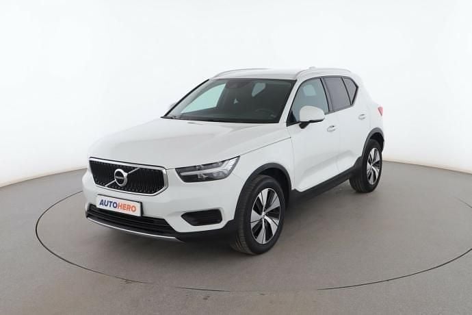 Blanco Usado 2020 Volvo XC40 Momentum SUV | 26.299 € (Precio justo) - Imagen 1/3