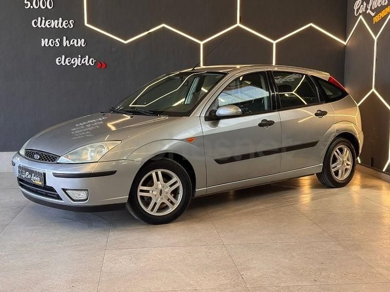 Usado Ford Focus Ambiente 90 CV (66 kW) 2004 Beige Berlina