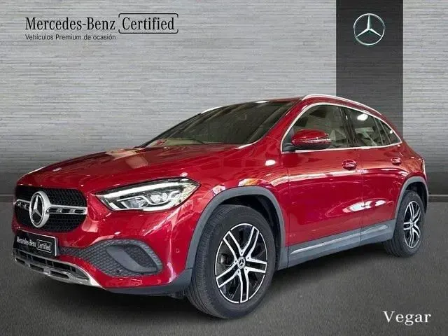 Usado Mercedes GLA200 163 CV (119 kW) 2022 Manufaktur rojo patagonia SUV