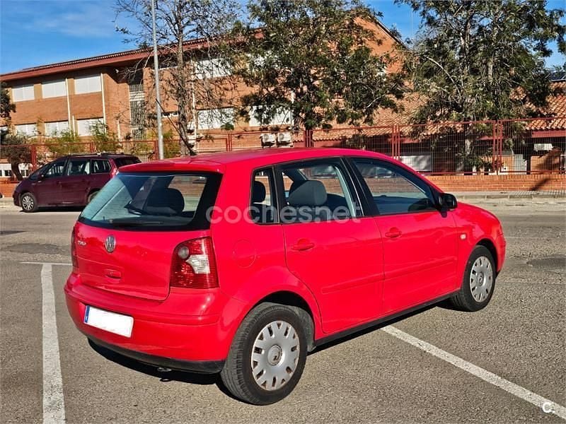 Usado VW Polo Trendline 75 CV (55 kW) 2003 Rojo Berlina