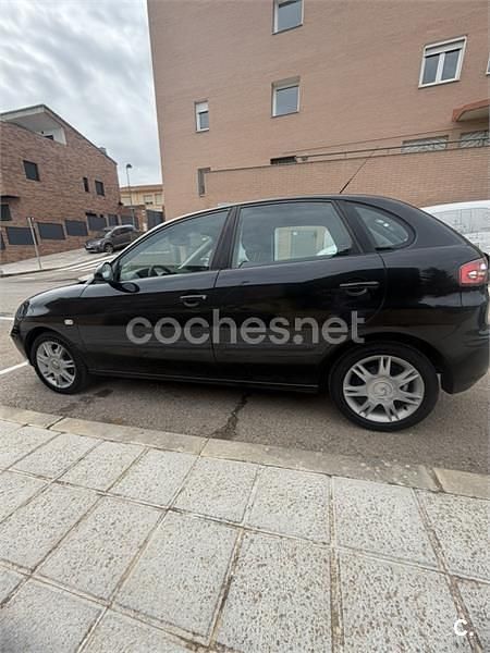 Begagnad Seat Ibiza Stella 100 HK (73 kW) 2003 Svart Halvkombi