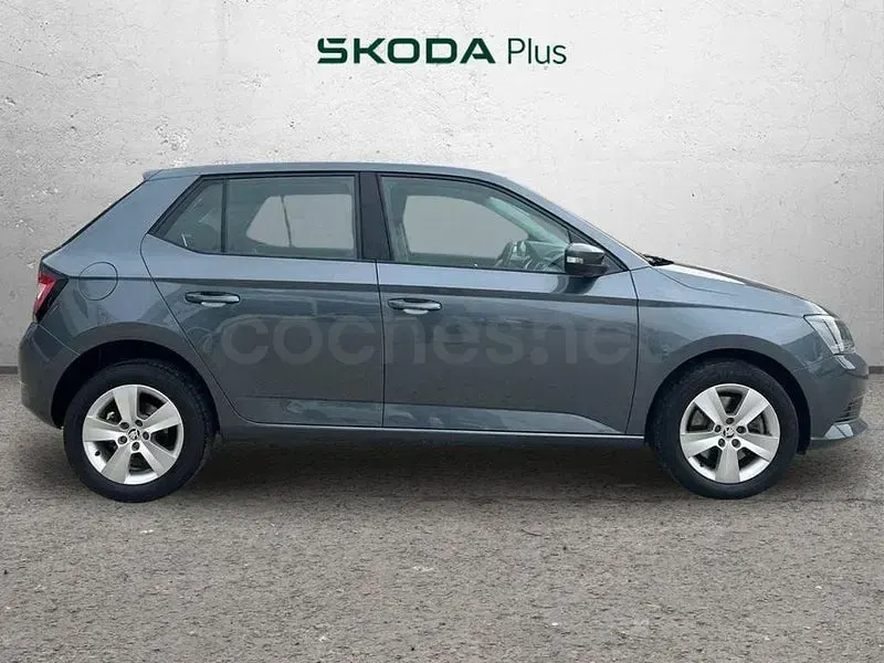 Usado Skoda Fabia Ambition 110 CV (80 kW) 2018 Gris / plata Berlina