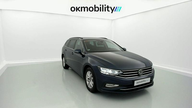 Usado VW Passat Business 150 CV (110 kW) 2021 Aquamarinblau metallic Familiar