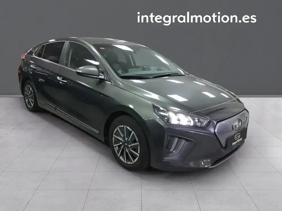 Usado Hyundai Ioniq Style 100 kW (136 CV) 2021 Gris Utilitario