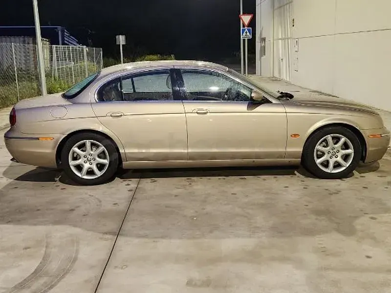 Usado Jaguar S-Type Executive 207 CV (152 kW) 2005 Beige Berlina