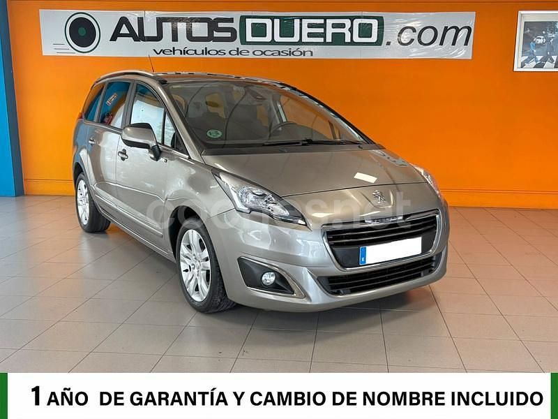Usado Peugeot 5008 Style 120 CV (88 kW) 2016 Gris / plata Monovolumen