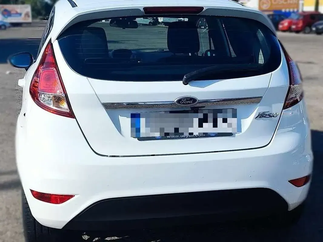 Usado Ford Fiesta Titanium 101 CV (74 kW) 2013 Blanco Utilitario