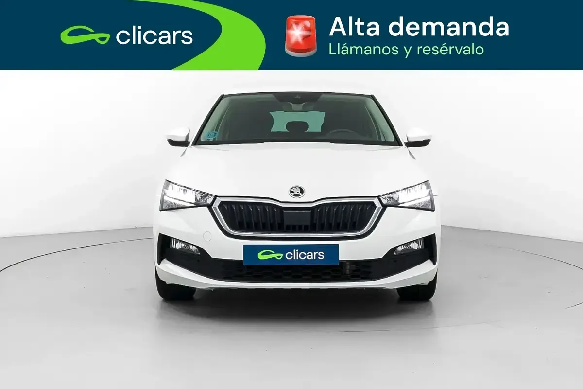 Usado Skoda Scala Ambition 110 CV (80 kW) 2023 Blanco Utilitario