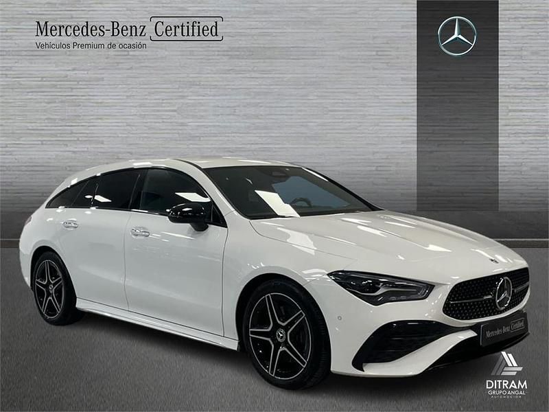 Usado Mercedes CLA200 Shooting Brake 150 CV (110 kW) 2024 Blanco polar Familiar
