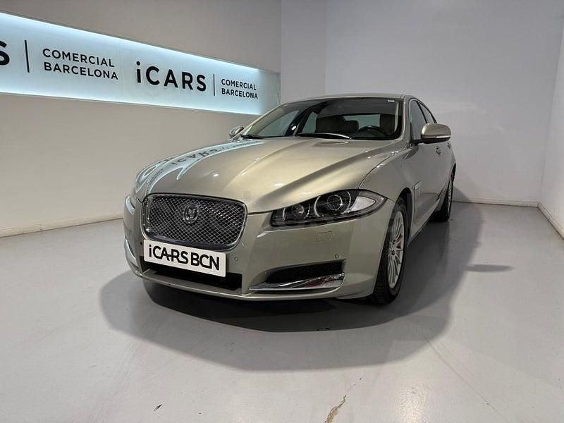 Usado Jaguar XF Luxury 240 CV (176 kW) 2012 Gris / plata Berlina