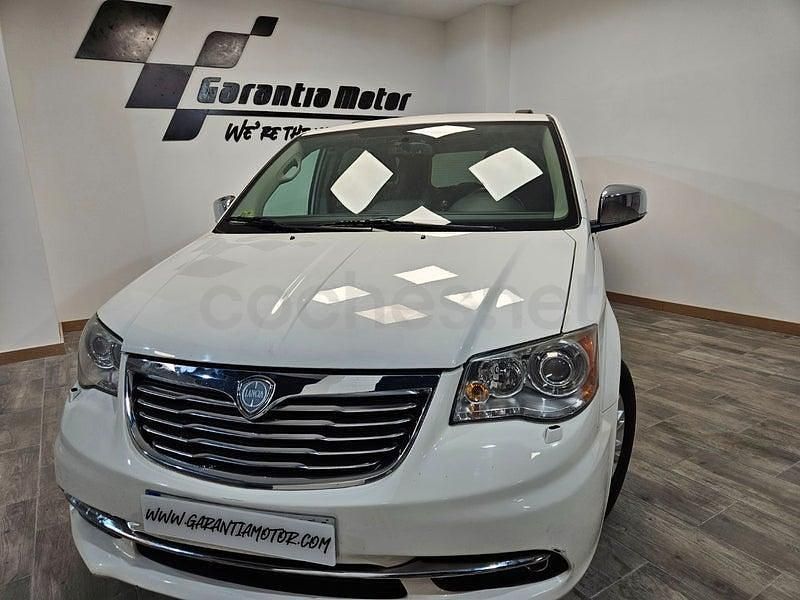 Usado Lancia Voyager Gold 178 CV (130 kW) 2013 Blanco Monovolumen