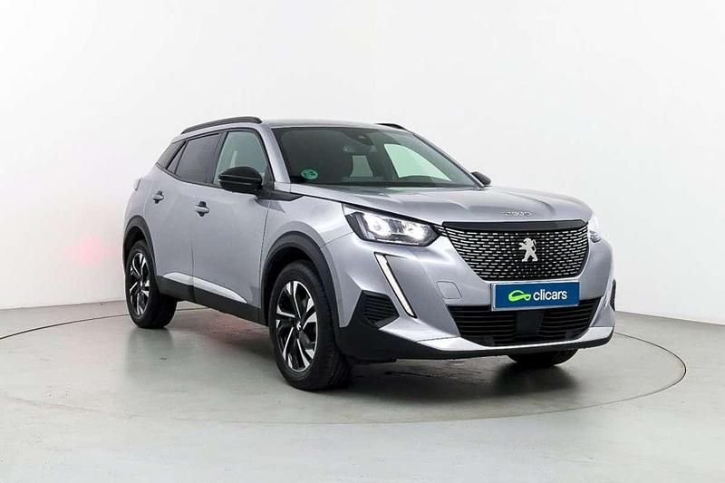 Usado Peugeot 2008 Allure 102 CV (75 kW) 2023 Plateado SUV