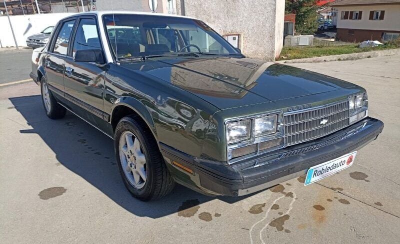 Gris Usado 1983 Chevrolet Celebrity Berlina | 8900 € - Imagen 1/4