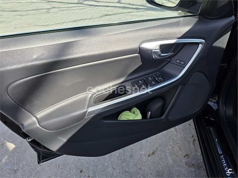 Usado Volvo V60 285 CV (209 kW) 2015 Negro Familiar