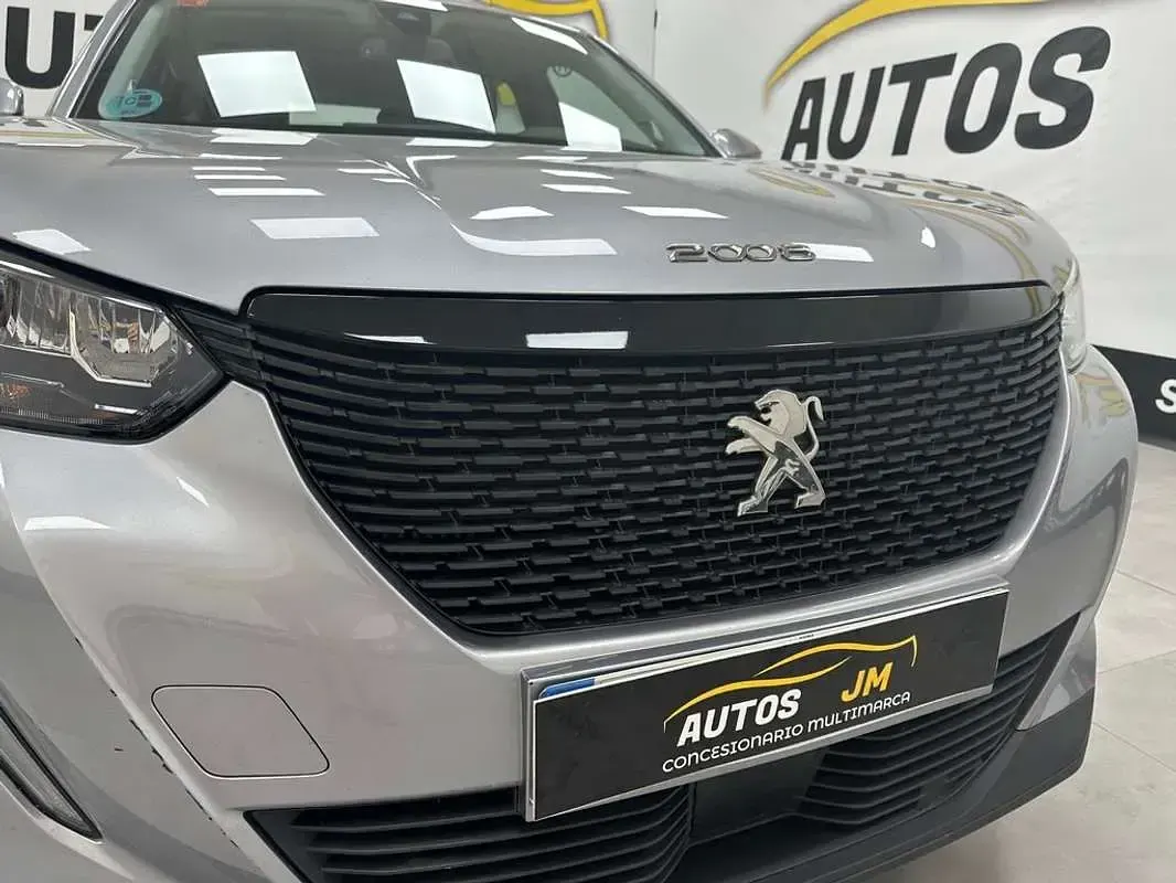 Usado Peugeot 2008 Active 109 CV (80 kW) 2021 Gris SUV