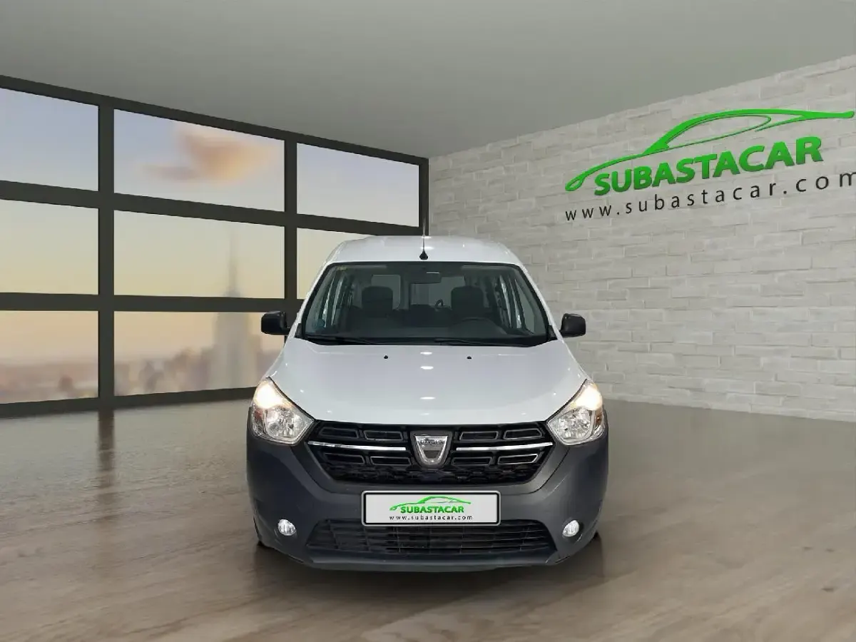 Usado Dacia Dokker Essentiel 110 CV (80 kW) 2020 Blanco Monovolumen