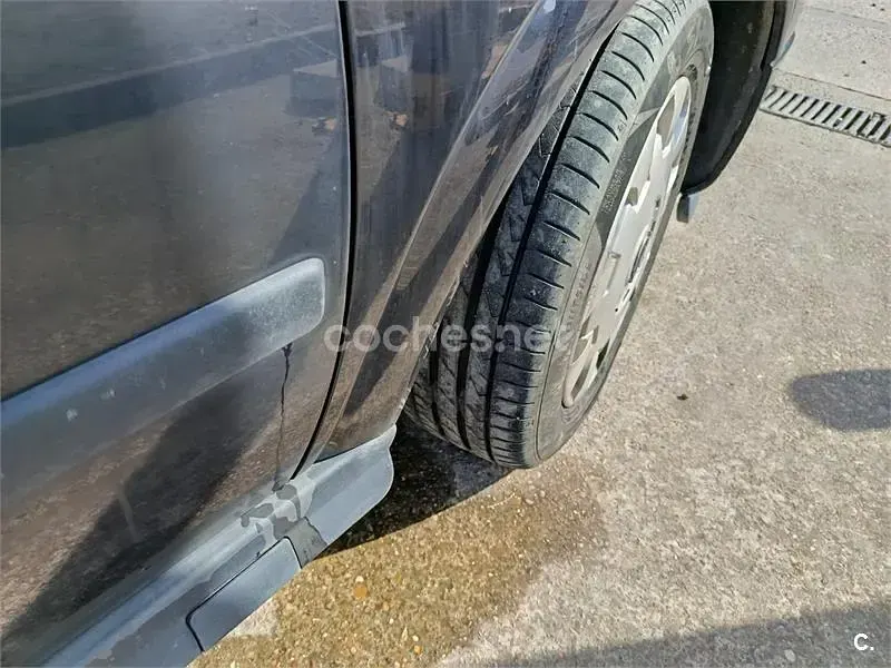 Usado Opel Astra Club 84 CV (61 kW) 2003 Negro Berlina