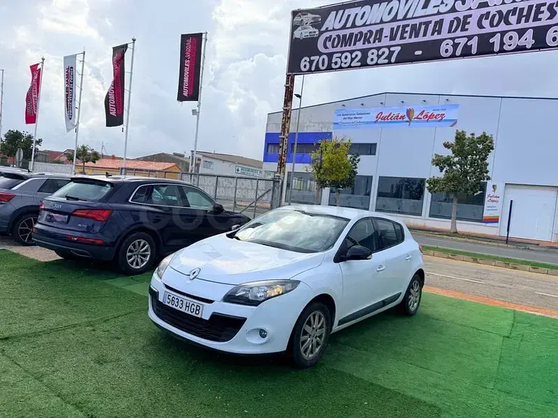 Usado Renault Mégane III Dynamique 110 CV (80 kW) 2011 Blanco Berlina
