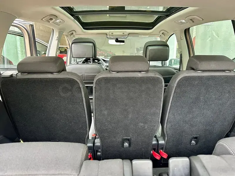 Usado VW Touran Sportline 110 CV (80 kW) 2016 Beige Monovolumen