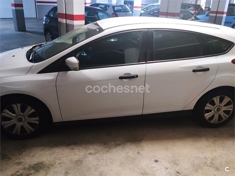 Käytetty Ford Focus 95 HP (69 kW) 2012 Valkoinen Sedan