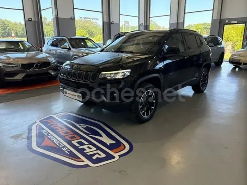 Usado Jeep Compass Trailhawk 240 CV (176 kW) 2024 Negro SUV