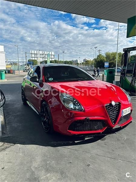 Rojo Usado 2015 Alfa Romeo Giulietta Quadrifoglio Verde Berlina | 25.000 € - Imagen 1/1