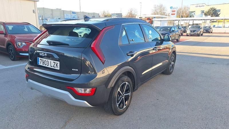 Usado Kia Niro 141 CV (103 kW) 2022 Gris SUV