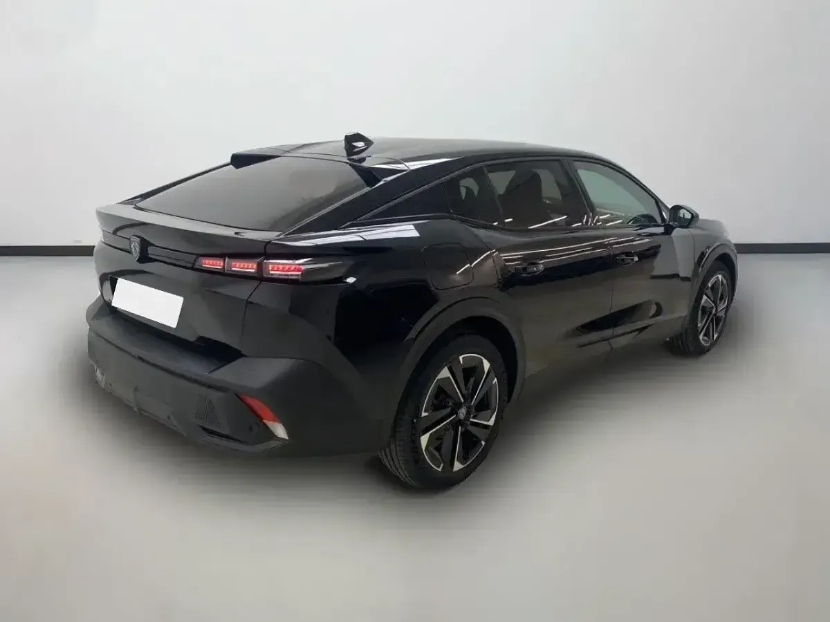 Nuevo Peugeot 408 Allure 145 CV (106 kW) 2025 Gris / plata Berlina
