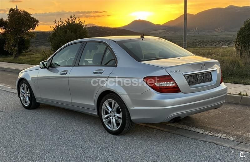 Usado Mercedes C180 120 CV (88 kW) 2011 Gris / plata Berlina