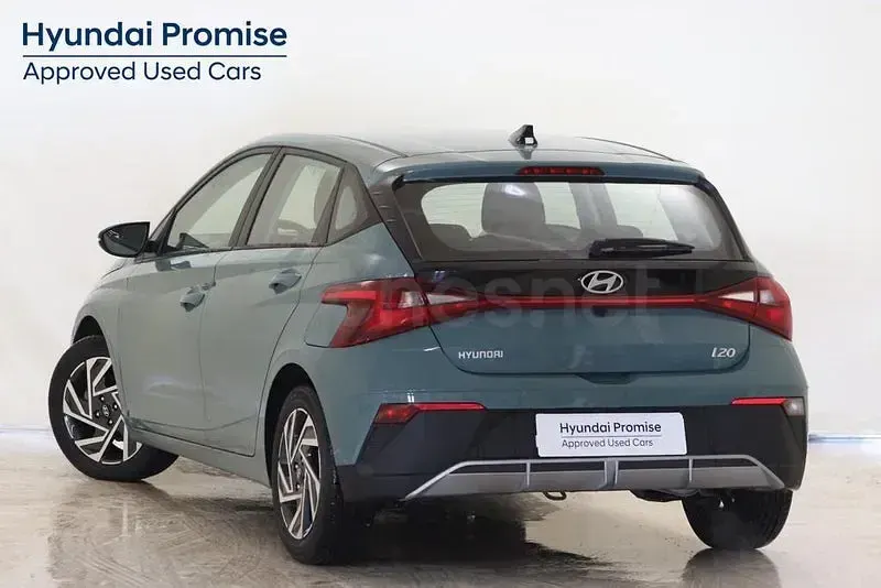 Usado Hyundai i20 101 CV (74 kW) 2025 Verde Utilitario