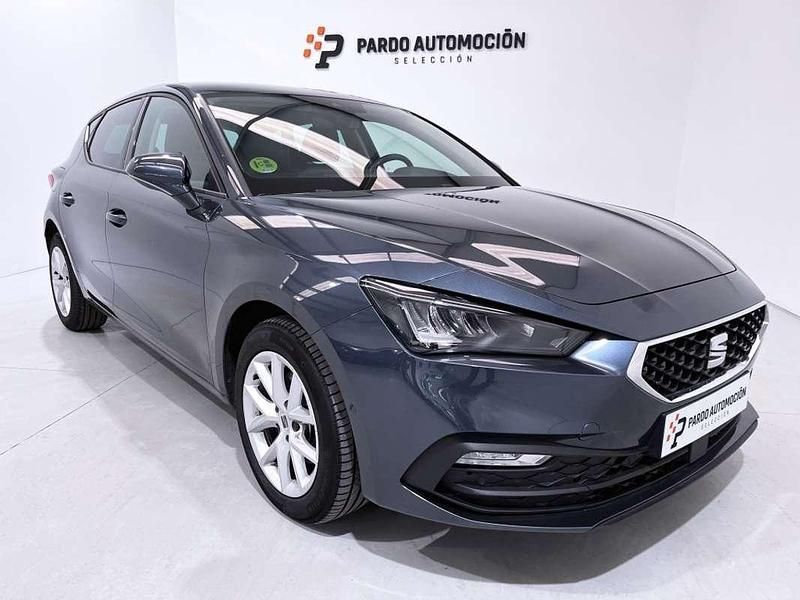 Usado Seat Leon Style 116 CV (85 kW) 2022 Gris Utilitario