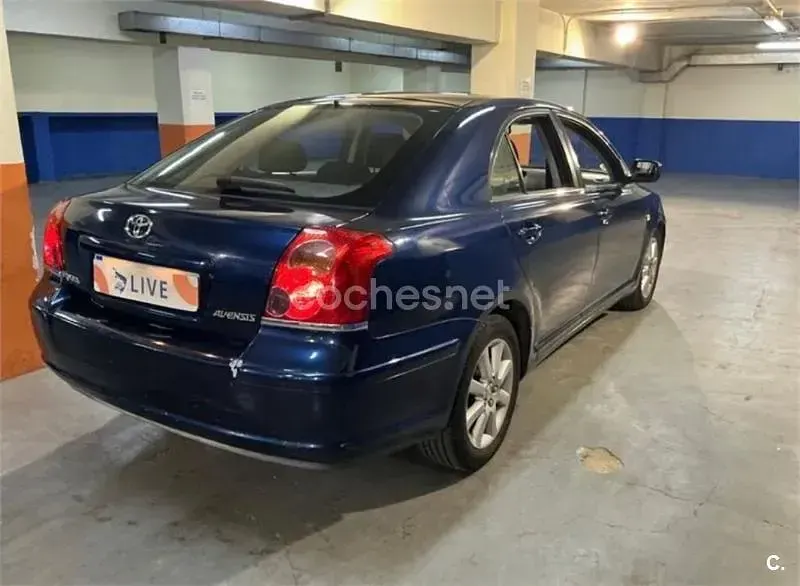 Occasion Toyota Avensis Sol 129 PK (94 kW) 2005 Grijs Sedan