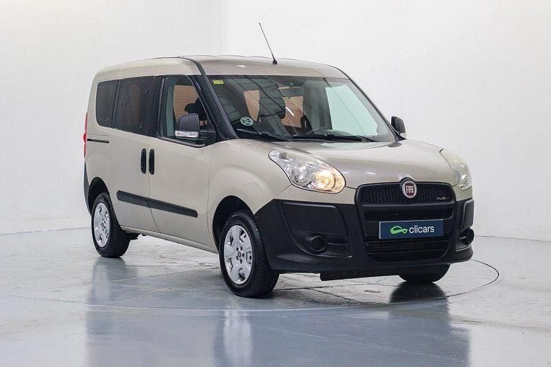 Usado Fiat Doblò Active 90 CV (66 kW) 2015 Amarillo Monovolumen
