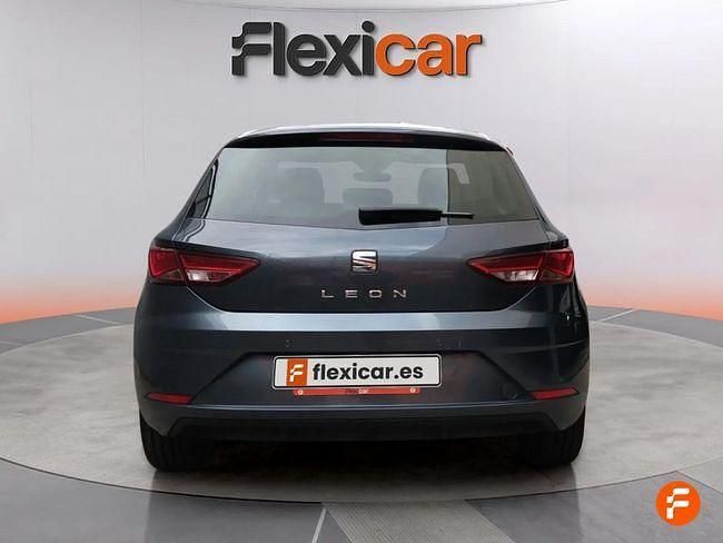 Usado Seat Leon Style 130 CV (95 kW) 2020 Gris Familiar