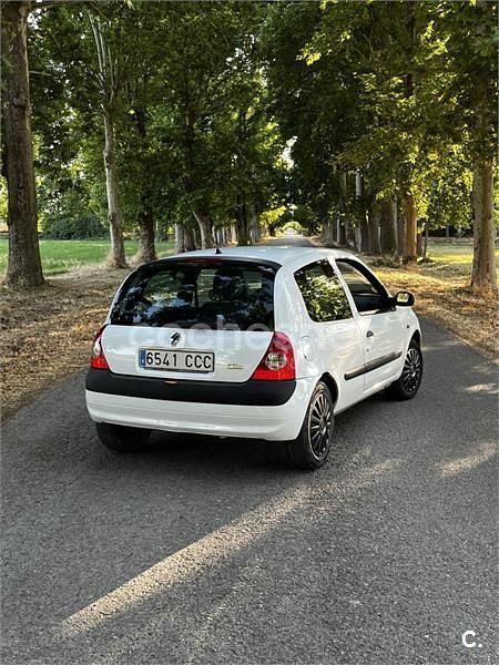 Usado Renault Clio II Authentique 60 CV (44 kW) 2002 Blanco Berlina