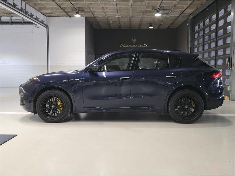 Usado Maserati Grecale 330 CV (242 kW) 2025 Blu modena SUV