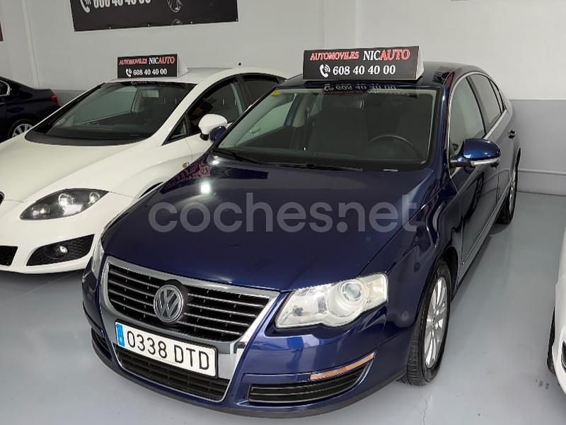 Azul Usado 2005 VW Passat Highline Berlina | 5900 € (Un poco caro) - Imagen 1/4