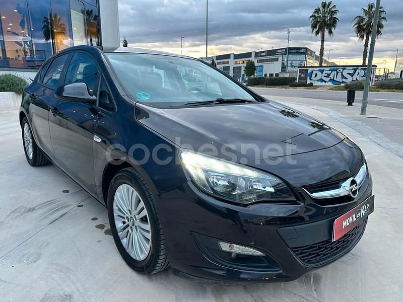 Usado Opel Astra Selective 110 HP (80 kW) 2015 Castanho Sedan