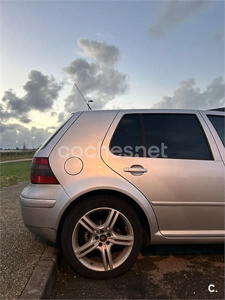 Usado VW Golf IV Highline 105 CV (77 kW) 2002 Gris / plata Berlina