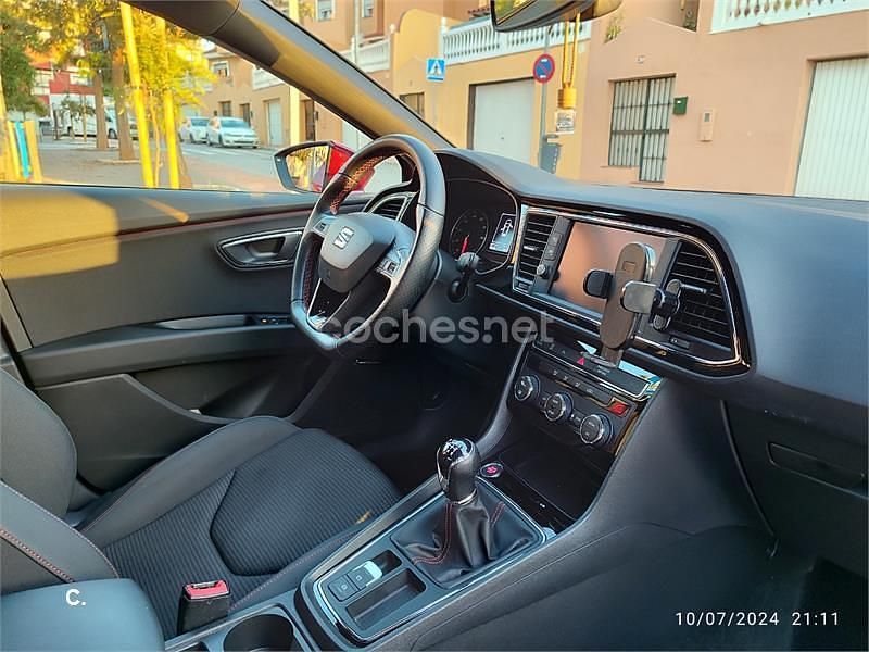 Usado Seat Leon FR 125 CV (91 kW) 2018 Granate Berlina