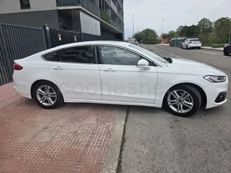 Usado Ford Mondeo Titanium 165 CV (121 kW) 2019 Blanco Berlina
