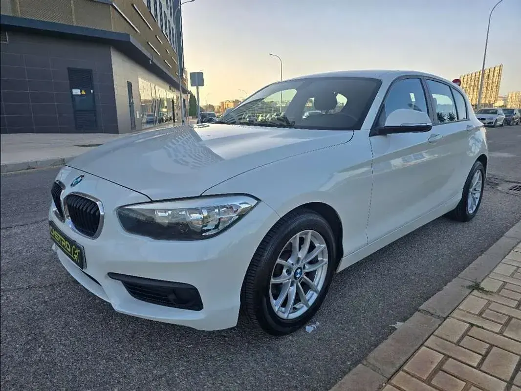 Usado BMW 116 Sport Line 109 CV (80 kW) 2019 Blanco Utilitario
