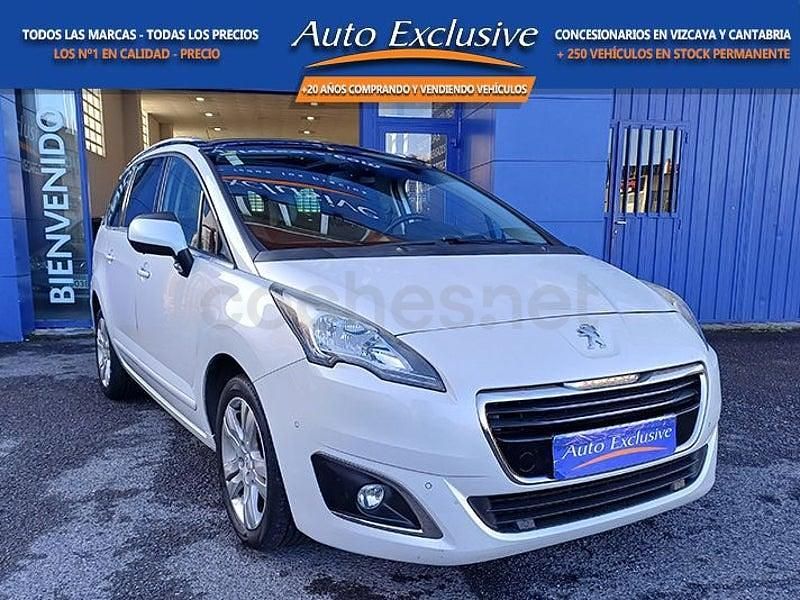 Usado Peugeot 5008 Allure 120 CV (88 kW) 2014 Blanco Monovolumen
